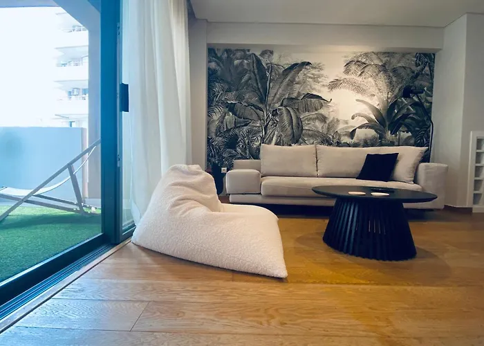 Athens Riviera 2-Bed Apt & Pool Access #Unoblu