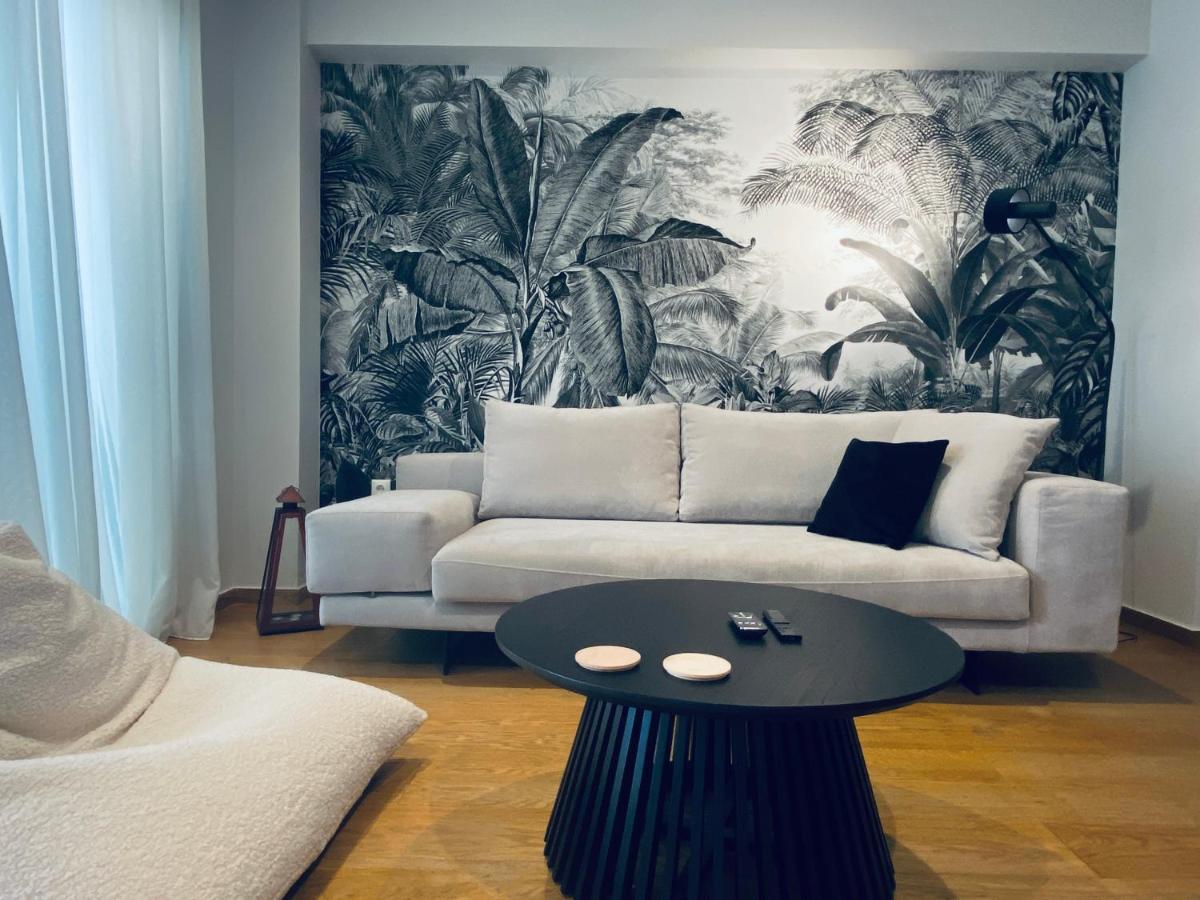 Riviera 2-bed & Pool Access #unoblu * Athene