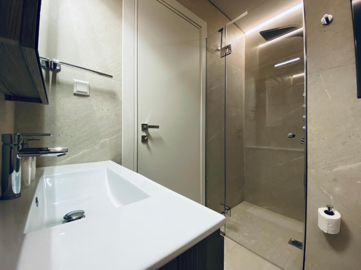Riviera 2-bed & Pool Access #unoblu Apartment Athens