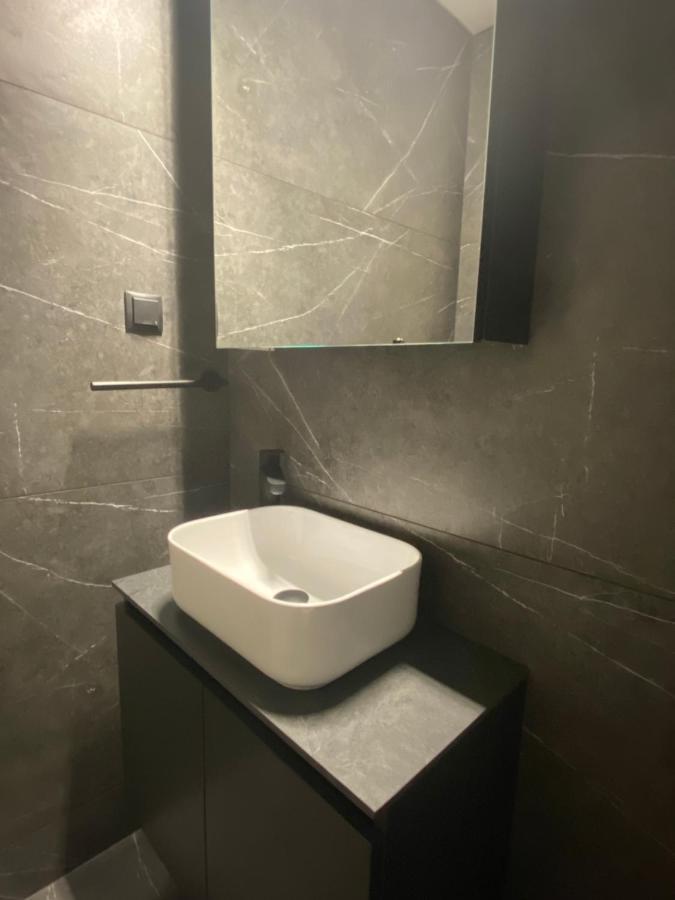 Riviera 2-bed & Pool Access #unoblu Appartement Athene