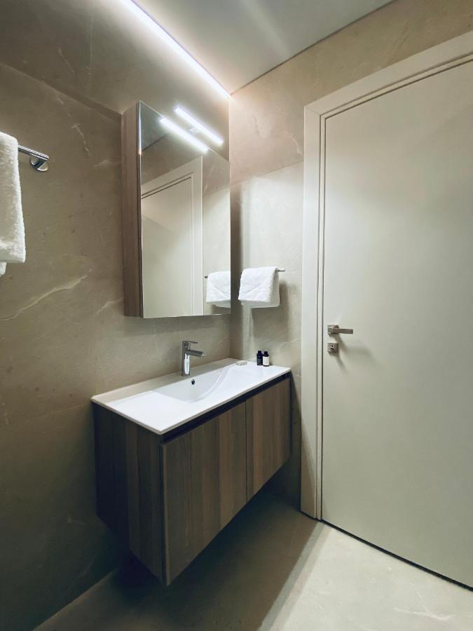 Riviera 2-bed & Pool Access #unoblu Athene
